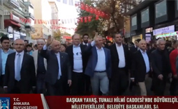 Belediye Başkanları ve Haluk Levent ile yürüyüşe katıldı